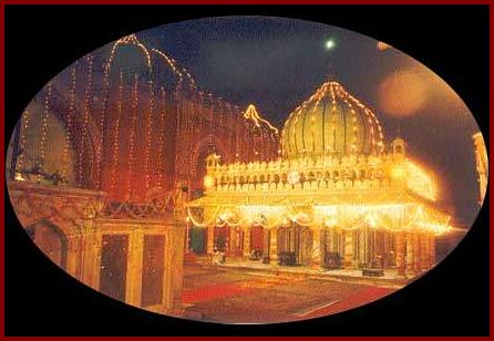 Shrine of Hazrat Khwaja Mahboobi-ilahi Dehlvi R.A (Night Scene)